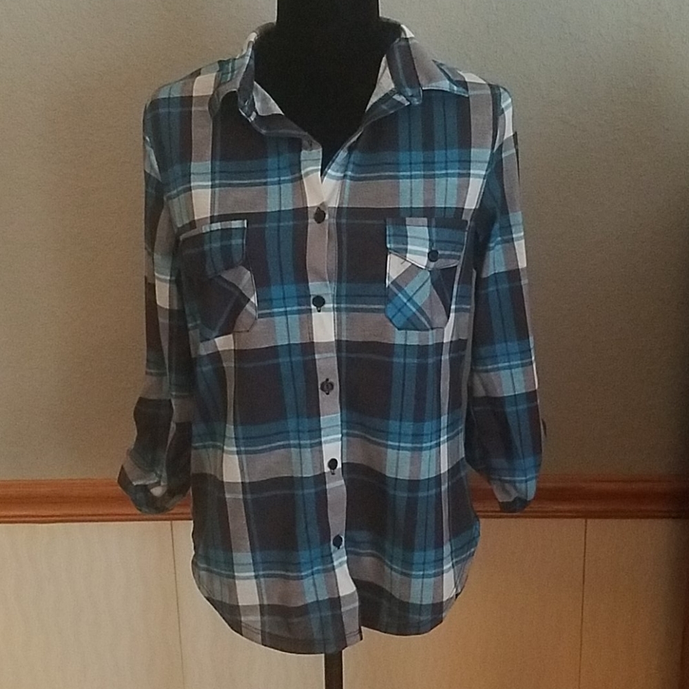 Essenza long sleeve light weight plaid shirt